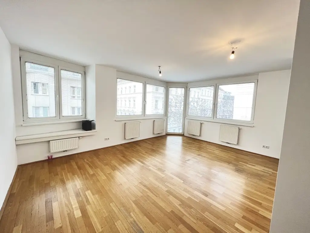 Optimal geschnittene 2-Zimmer- Wohnung - 
U6 nur 2 min. zu Fuß