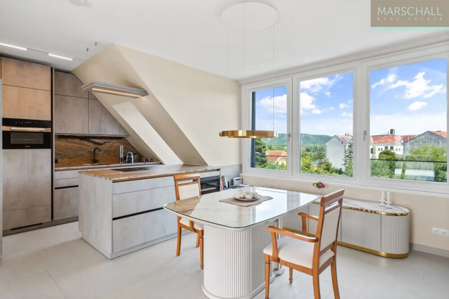 Hochwertig ausgestattete Penthousewohnung mit Terrasse in Toplage