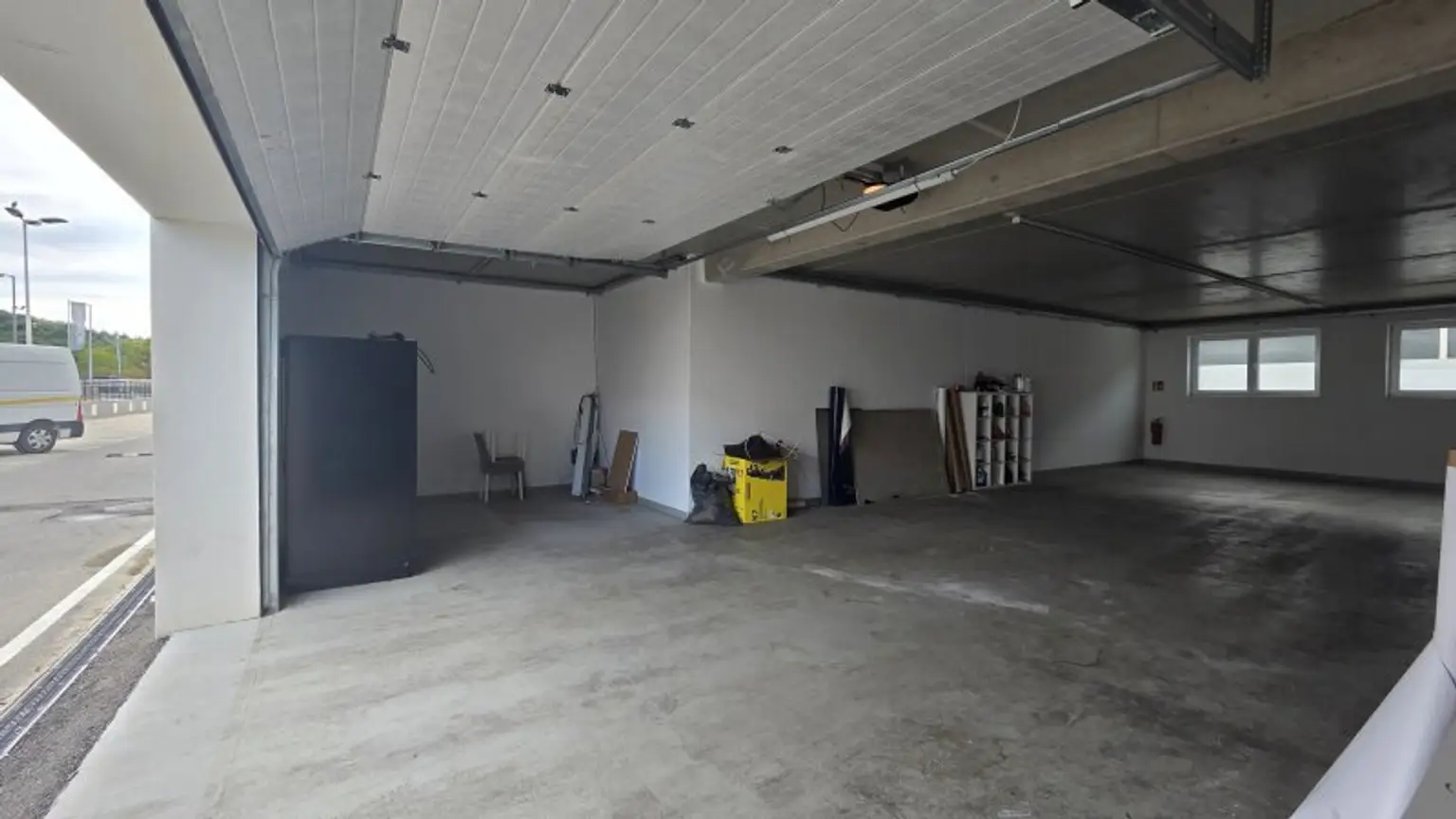 Gewerbehalle * automatisches Rolltor * 2 KFZ Abstellplätze*