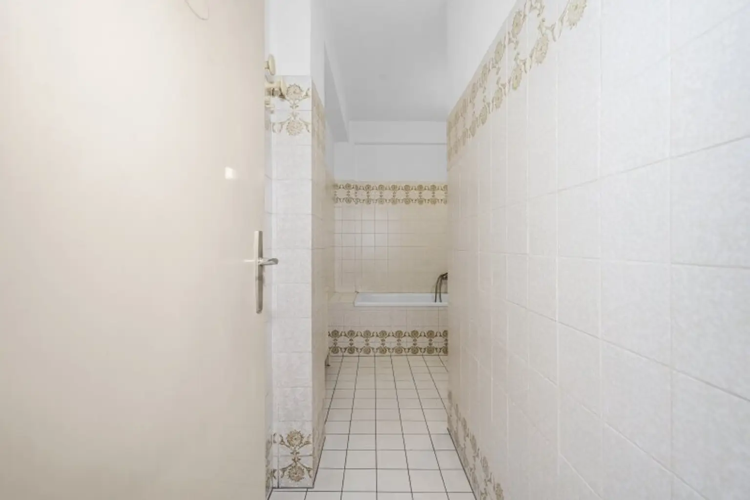 Geräumige 3-Zimmer-Wohnung in 1150 Wien/sanierungsbedürftig /WG möglich