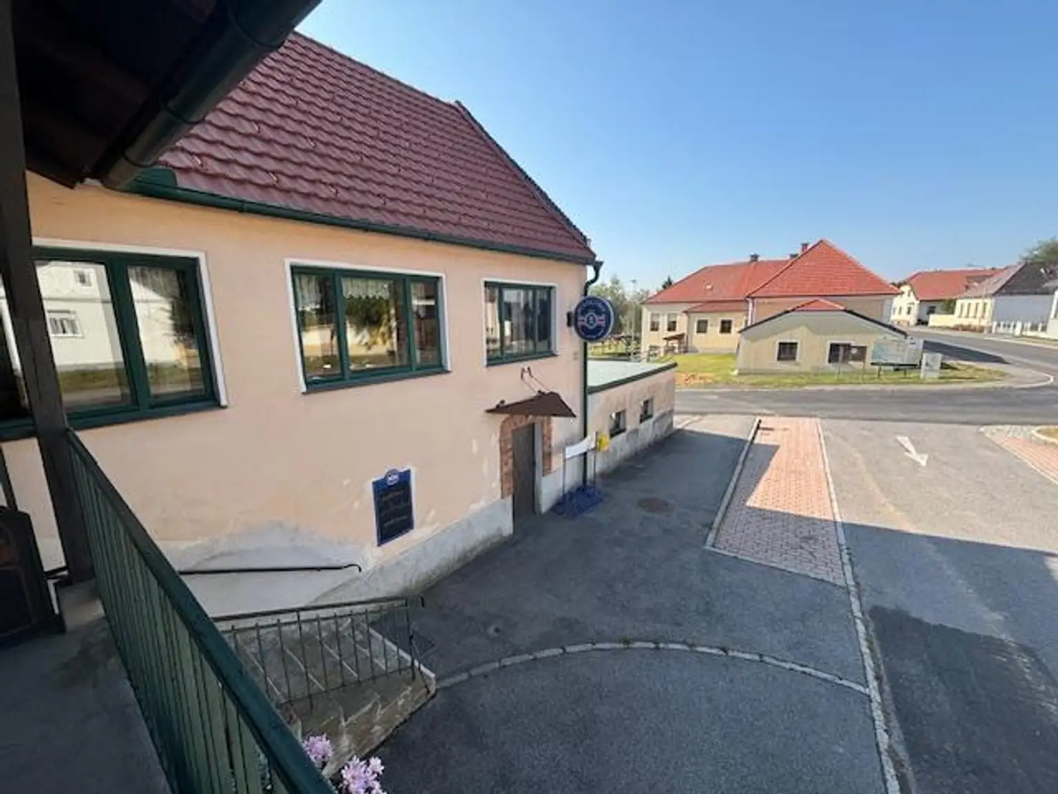 Zugang zur Kellerbar