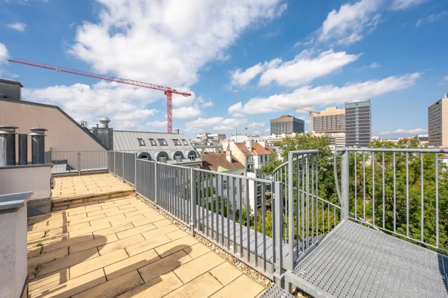 ++NEU++ Fantastisch aufgeteilte 4 Zimmer DG-Wohnung in absoluter Bestlage des 09. Bezirks - Viktor Frankl Park / Mariannengasse. +++ Dachterrasse! ++++