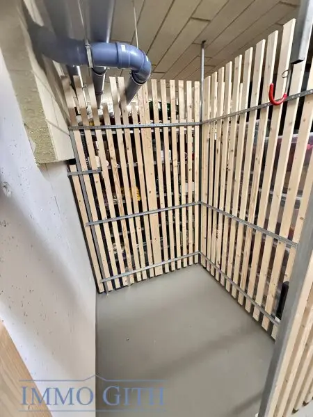STAMMERSDORFER RUHELAGE: MODERNE 2-ZIMMER-WOHNUNG MIT NEUER KÜCHE, LOGGIA & TERRASSE ZU MIETEN!