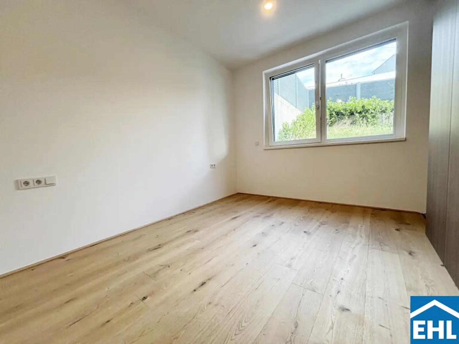 3-Zimmerwohnung mit Pool & Eigengarten!