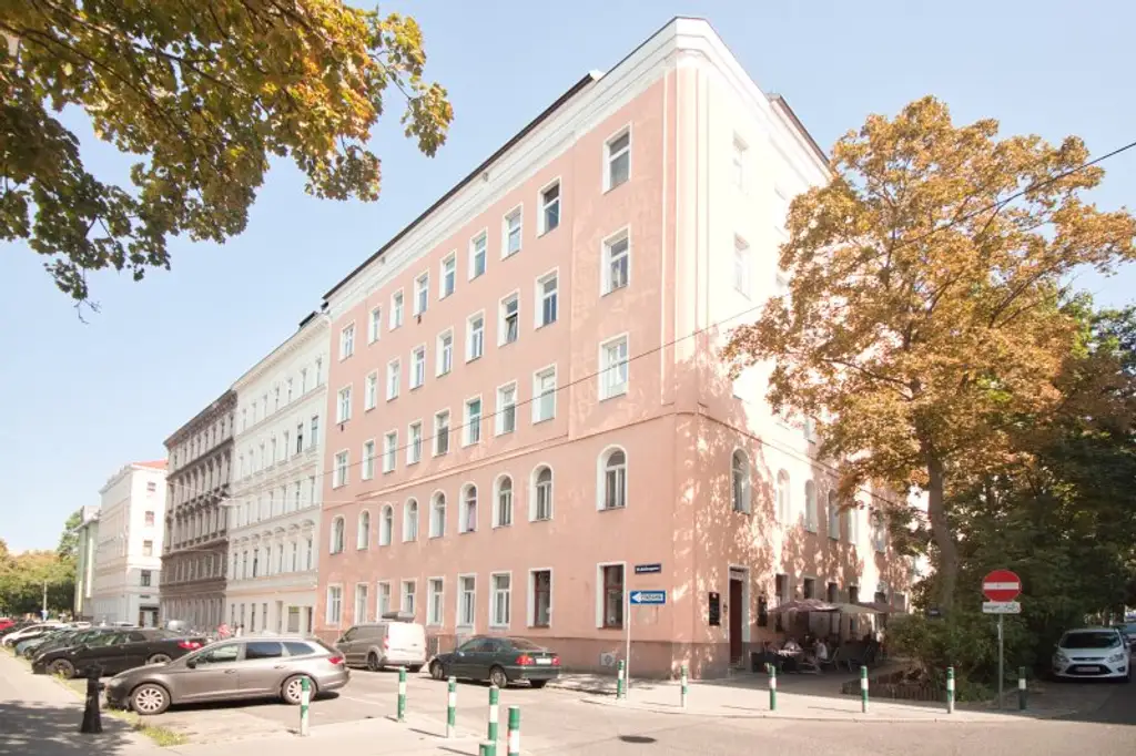 Sanierungsbedürftige Garconniere | ruhige Wohngegend  | 4. Stock mit Lift