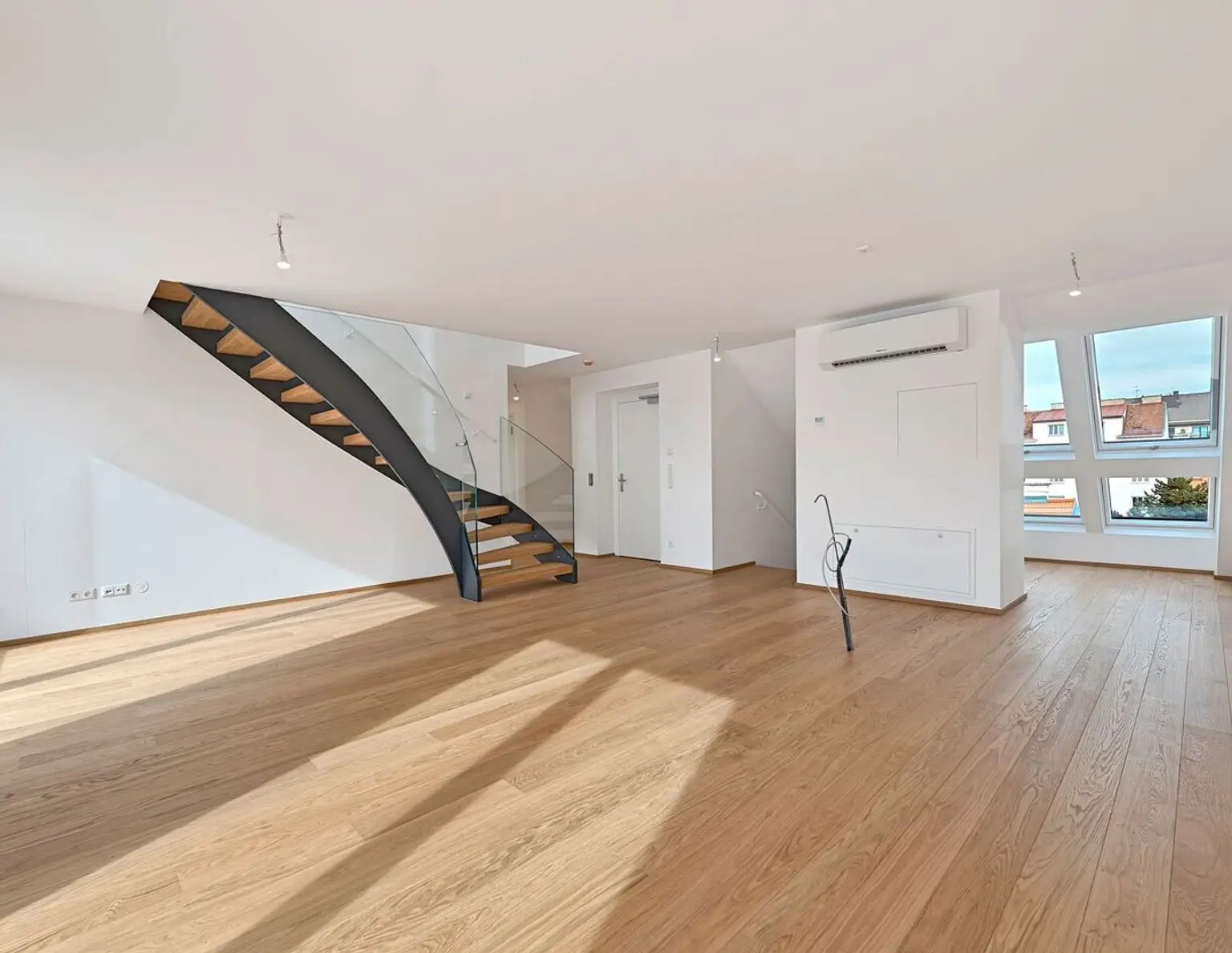 THE TEMPTATION - Penthouse - Stadtblick - 1 Ebene mit Terrasse + Dachterrasse