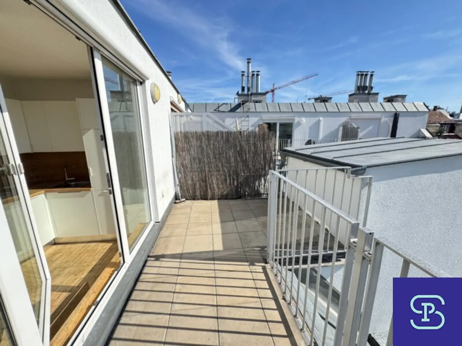Helle 61m² Dachmaisonette mit 10m² Terrasse - 1170 Wien