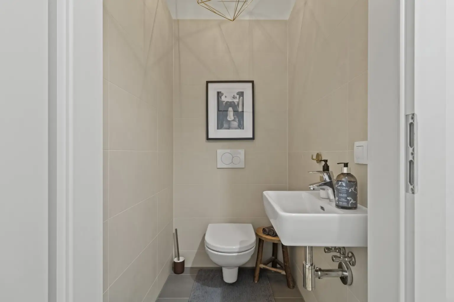 T | ++ DREI ZIMMER im DG ++ Stilvolles Wohnen mit FERNBLICK | Prima Service Immobilien