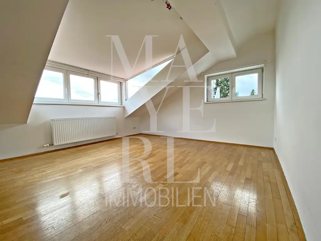 SCHÖNES EINFAMILIENHAUS MIT POOL, TOLLER BLICK, GARAGE & GARTEN