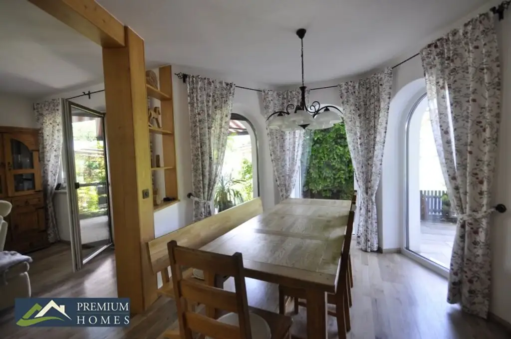 BREITENBACH am Inn - Großzügiges Einfamilienwohnhaus mit Terrasse, Balkon, Keller, Garage, zwei Carports, Garten, Gartenhaus, Geräte- und Holzschuppen