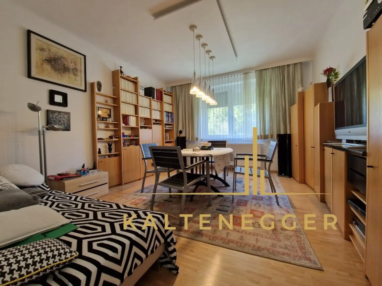 EG: Wohnzimmer ca. 18,96 m²