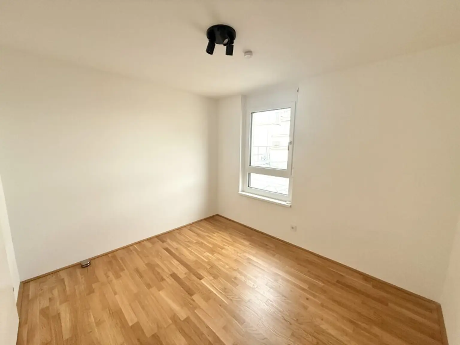 gut aufgeteilte 4-Zimmer Wohnung mit 2 WC's und einem südwest Balkon