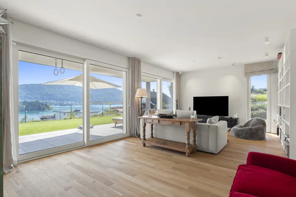 Neuwertige Gartenwohnung mit faszinierendem Seeblick