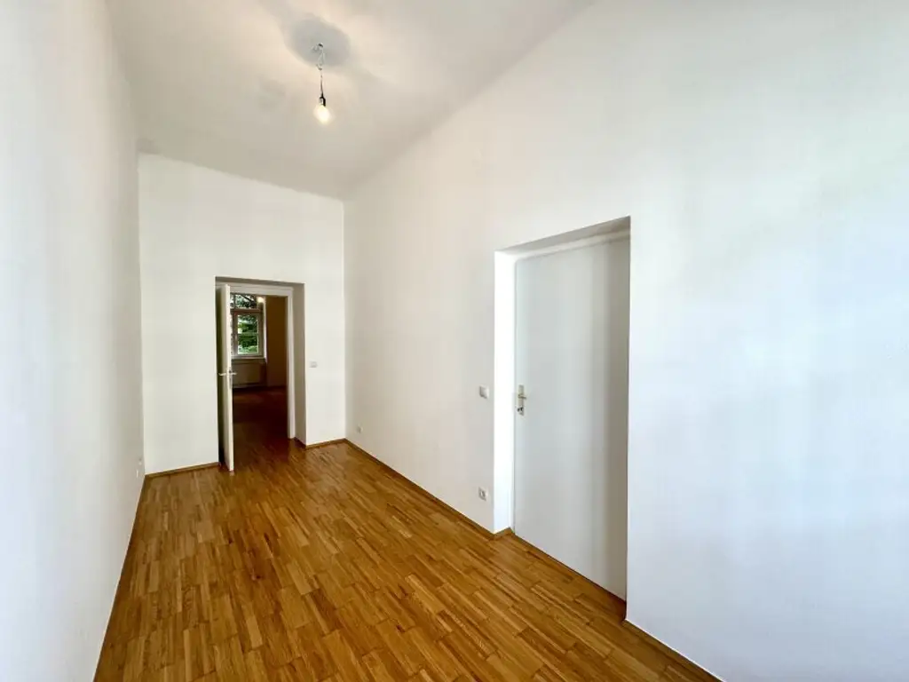 NEU! WG-Geeignete 3,5 Zimmerwohnung in wunderschönem Altbauzinshaus!