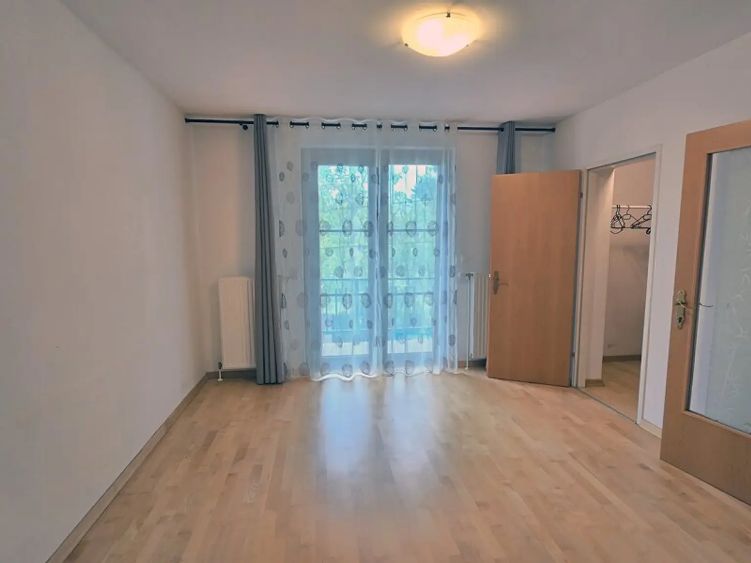*** SEHR VIEL PLATZ *** PRIVAT + BERUFLICH *** RUHELAGE ***