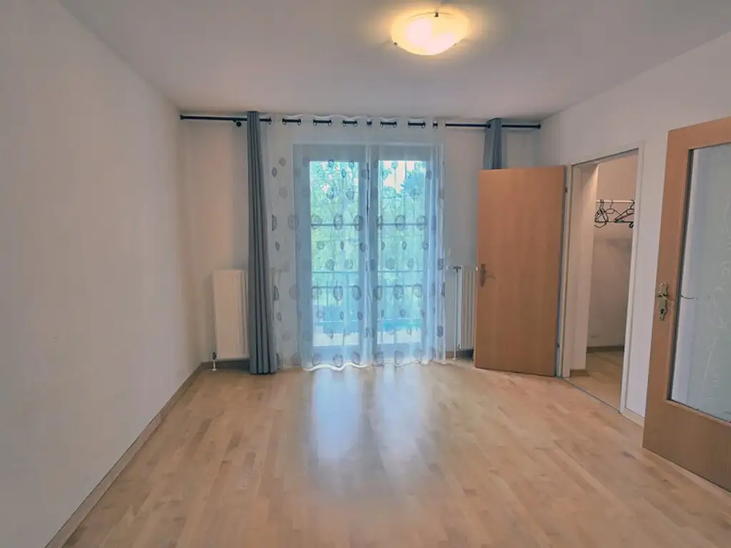 *** SEHR VIEL PLATZ *** PRIVAT + BERUFLICH *** RUHELAGE ***