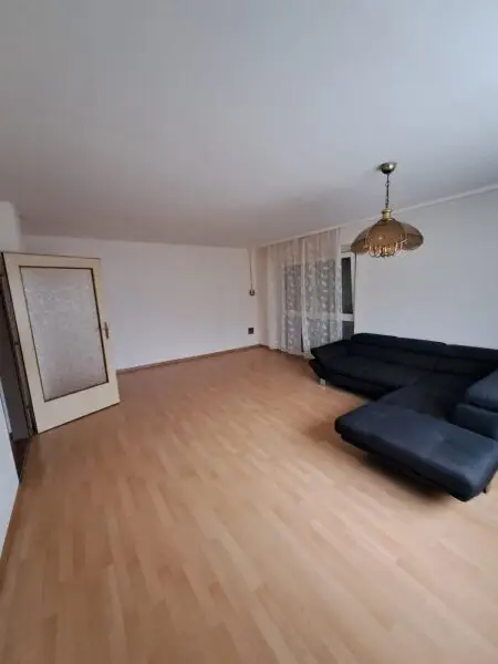 Gepflegte, sehr gut aufgeteilte 79 m² Mietwohnung (2,5 Zimmer) inkl 1 Stellplatz und optional mit Gartenbenützung* – nur € 600- monatlich