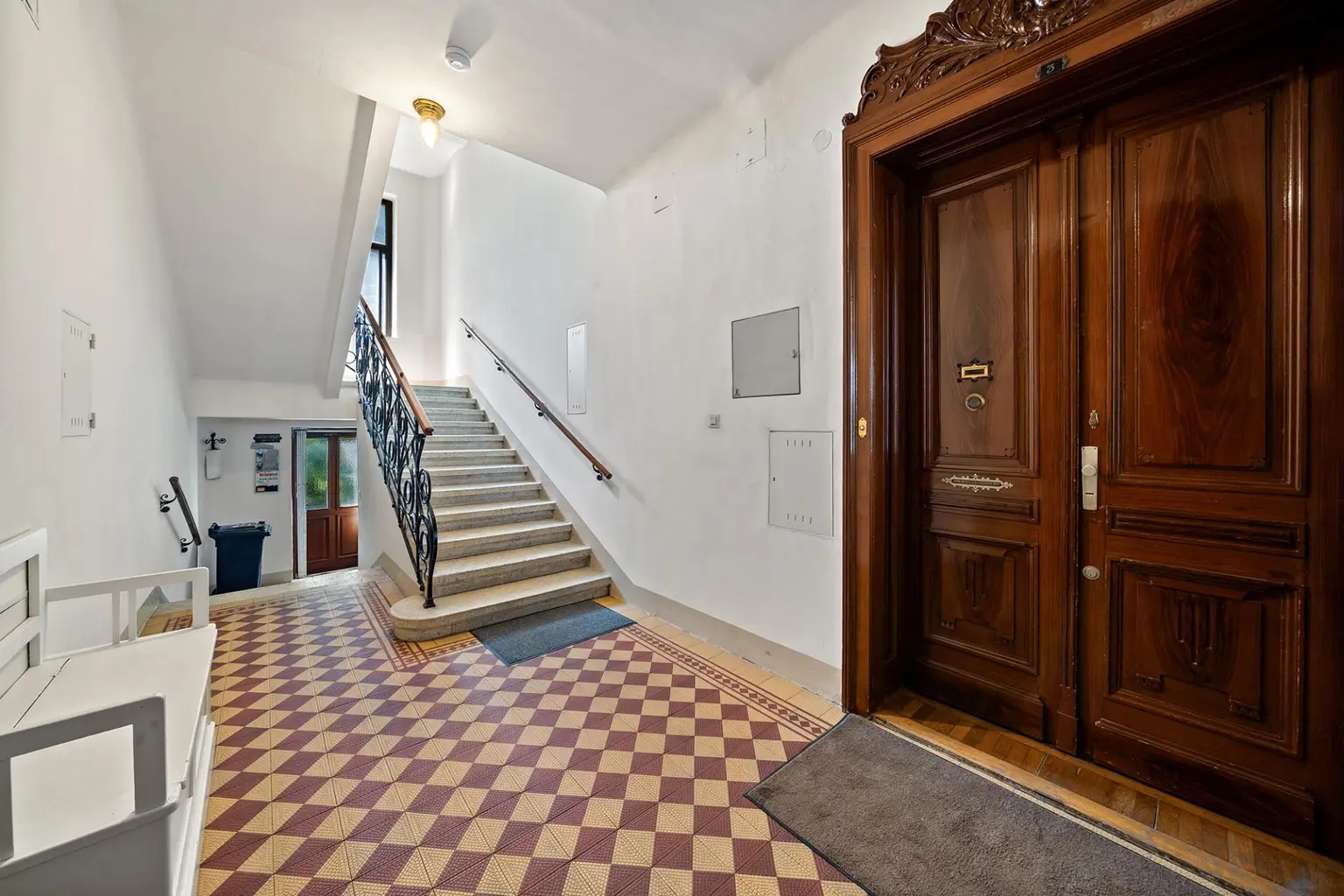 Wohnen wie im alten Wien! Traumhafte klassische Altbauwohnung mit Rohdachboden Nähe Schönbrunn und U 4