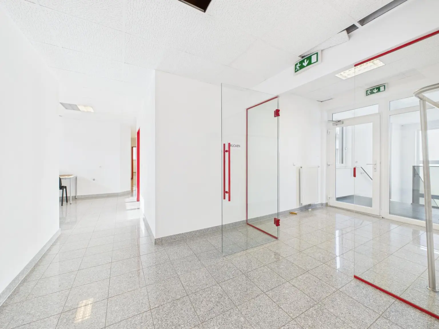 Kernsaniertes Anlageobjekt mit großzügigen Büroflächen und Wohneinheiten in 4050 Traun