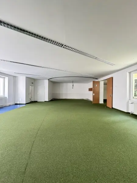 Repräsentative Büro mit Stellplatz- oder Praxisfläche in 1040 Wien
