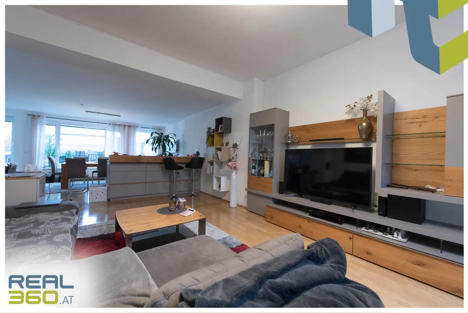 Wohnlandschaft im offenen Wohn- / Essbereich