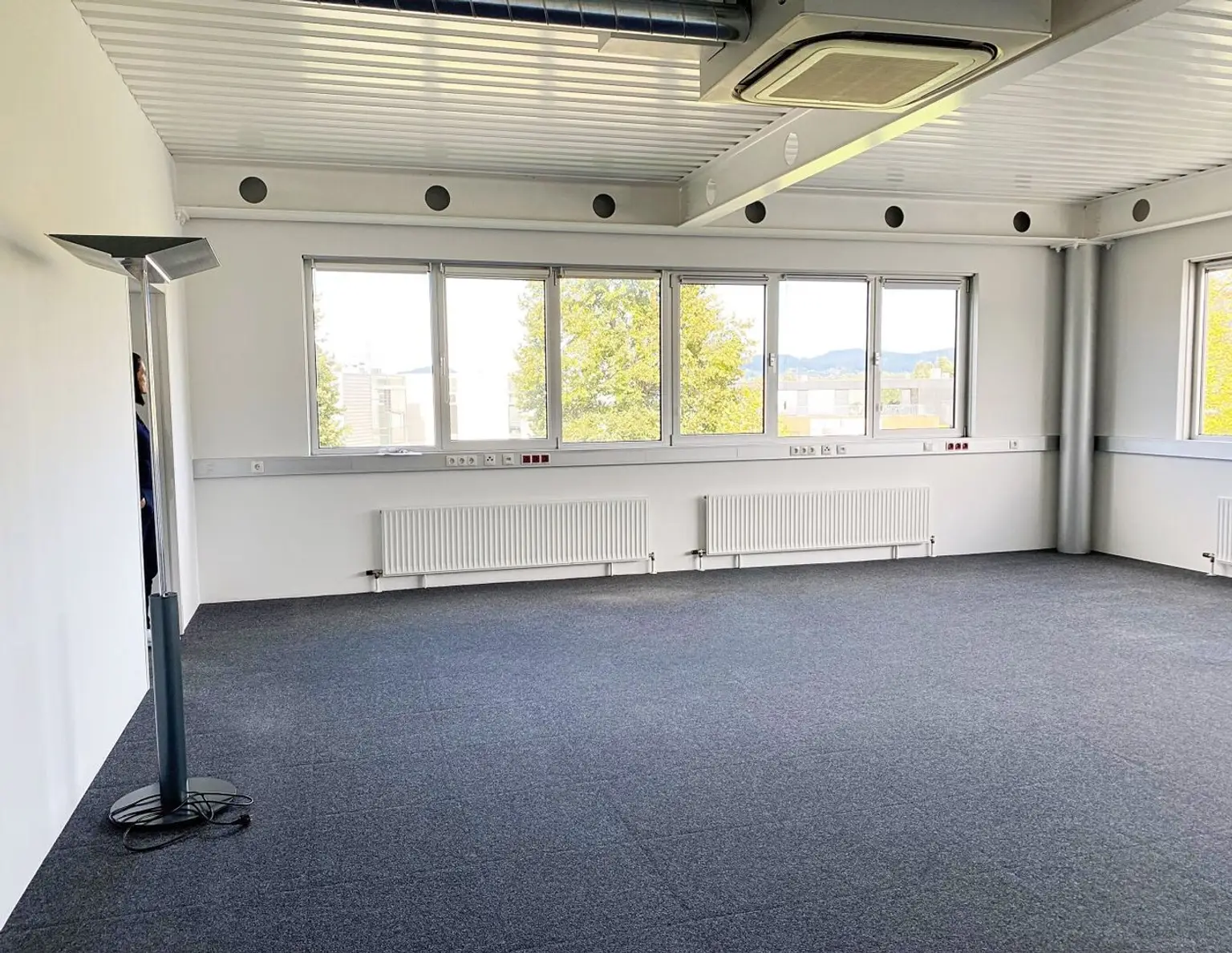 Lichtdurchflutete - Klimatisierte Bürofläche