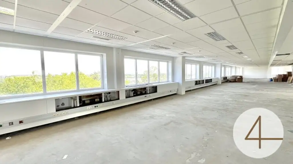 Ab 12€/m2 Büroflächen bis 2.200m2 - individuell Flächengrößen verfügbar -  Parkplätze - gute Verkehrsanbindung