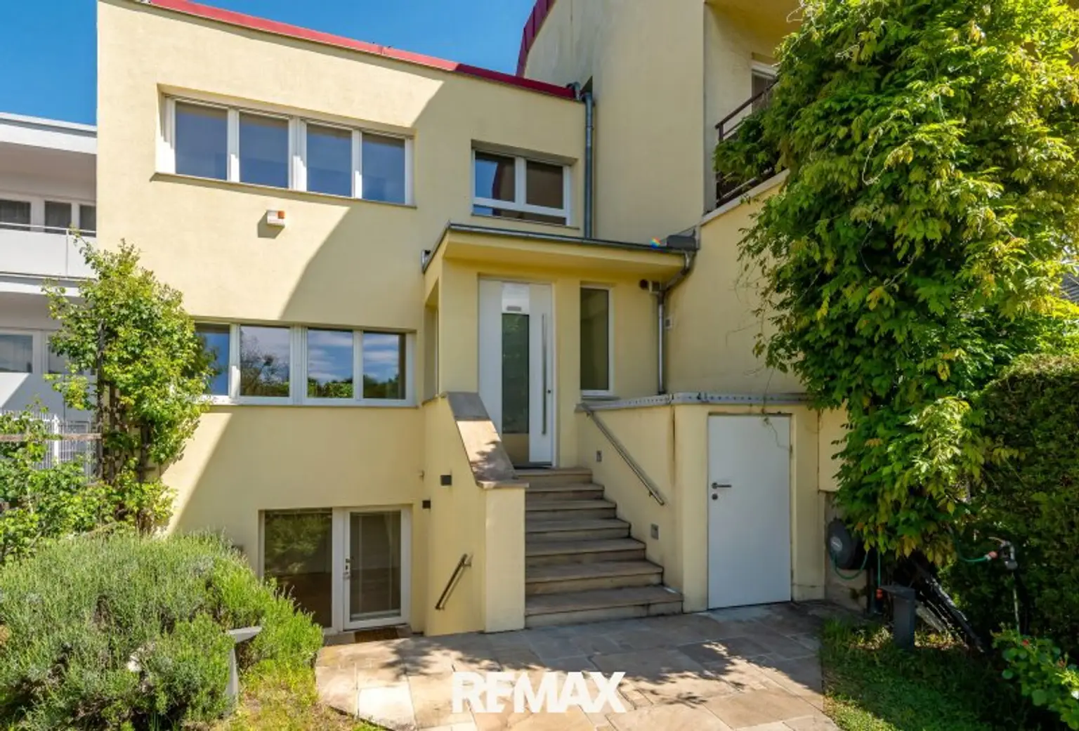 Haus Strassenansicht