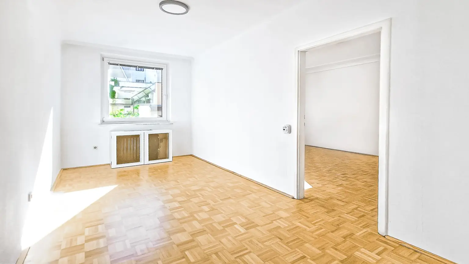 Eigentumswohnung mit Garage in ausgezeichneter Lage nahe Brunnenmarkt. Top Verkehrsanbindung und Infrastruktur