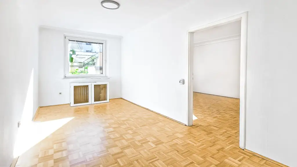 Eigentumswohnung mit Garage in ausgezeichneter Lage nahe Brunnenmarkt. Top Verkehrsanbindung und Infrastruktur