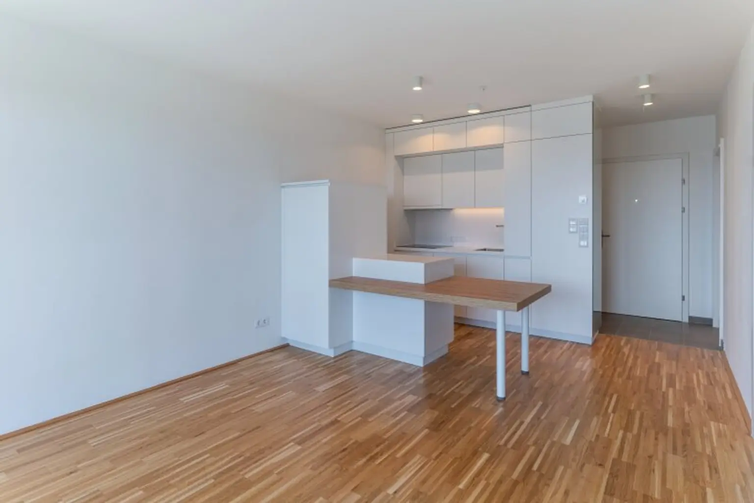 Serviced Apartment! All inclusive (Strom, Heizung, Internet + TV, Fitness) Wohnen im TABA Tower!