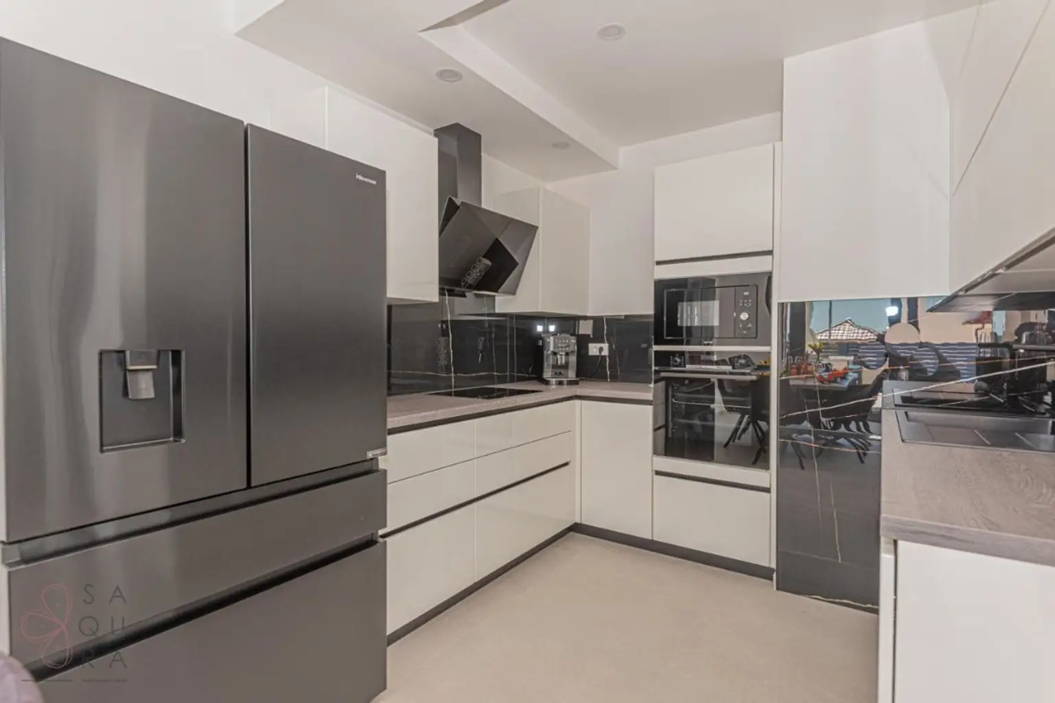 Modernes Wohndomizil mit Stil – Halbvilla mit Pool in Vodice