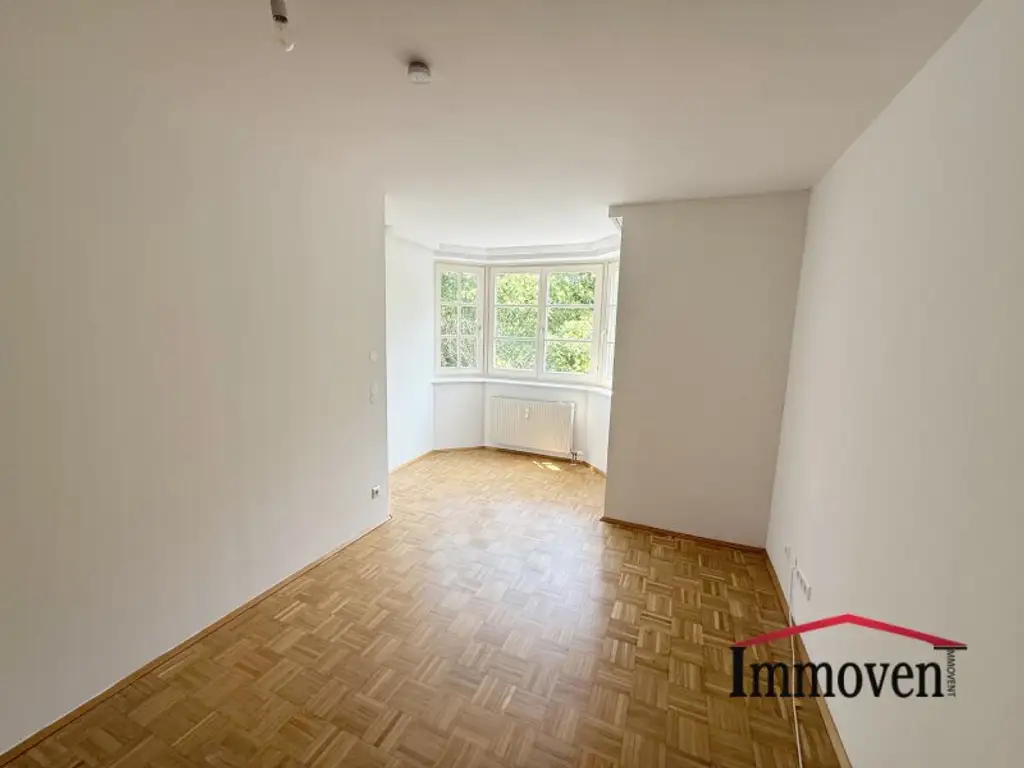 UNBEFRISTET - Helle, sanierte 2-Zimmerwohnung mit schönem Ausblick!