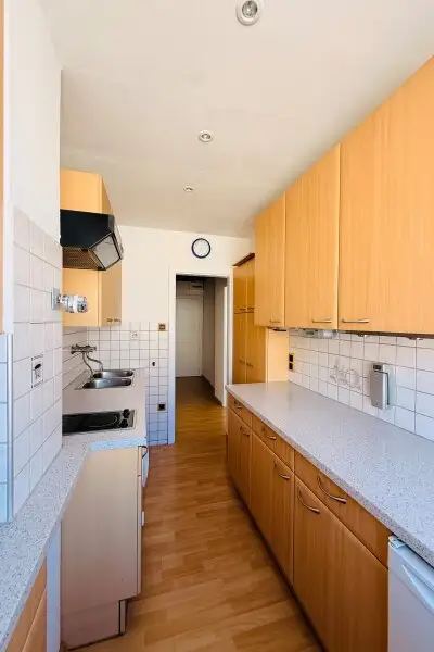 Sehr gut aufgeteilte 2 Zimmer Wohnung mit separater Küche