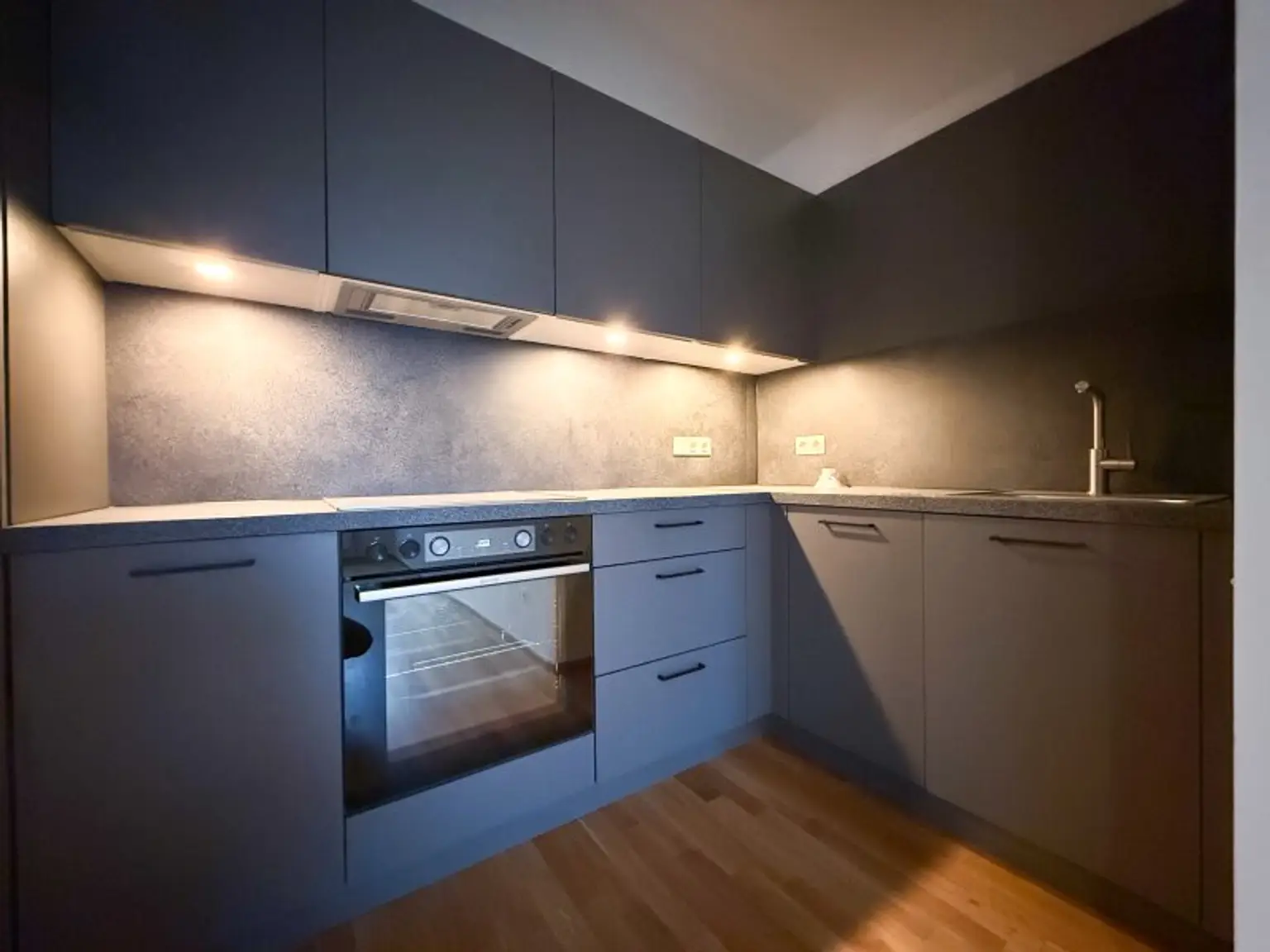 TOP ZUSTAND! 2-Zimmer Dachgeschoßwohnung in 1200 Wien mit Lift zu vermieten