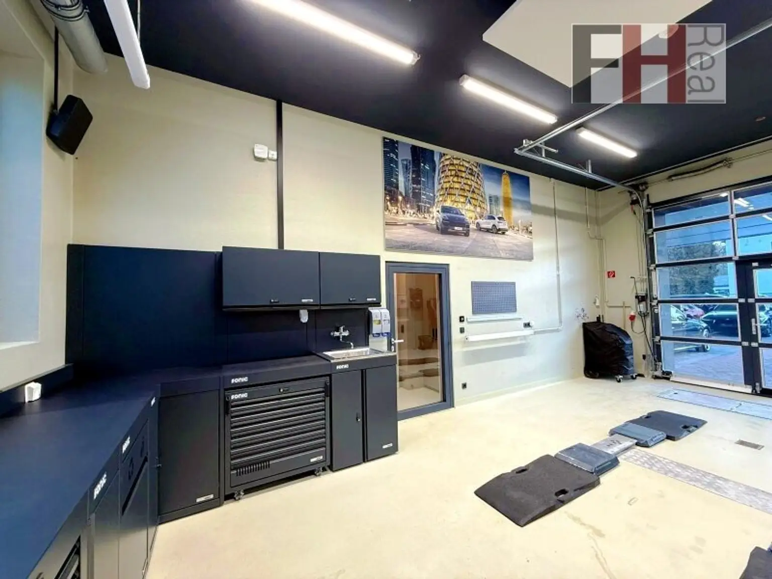 Moderne Gewerbeliegenschaft mit stylischer Wohneinheit inkl. Pool on Top! Bauland Kerngebiet! Vielfältige Nutzungsmöglichkeiten > Geschäftslokal, Büro, Praxis, Mobilitätscenter, KFZ!