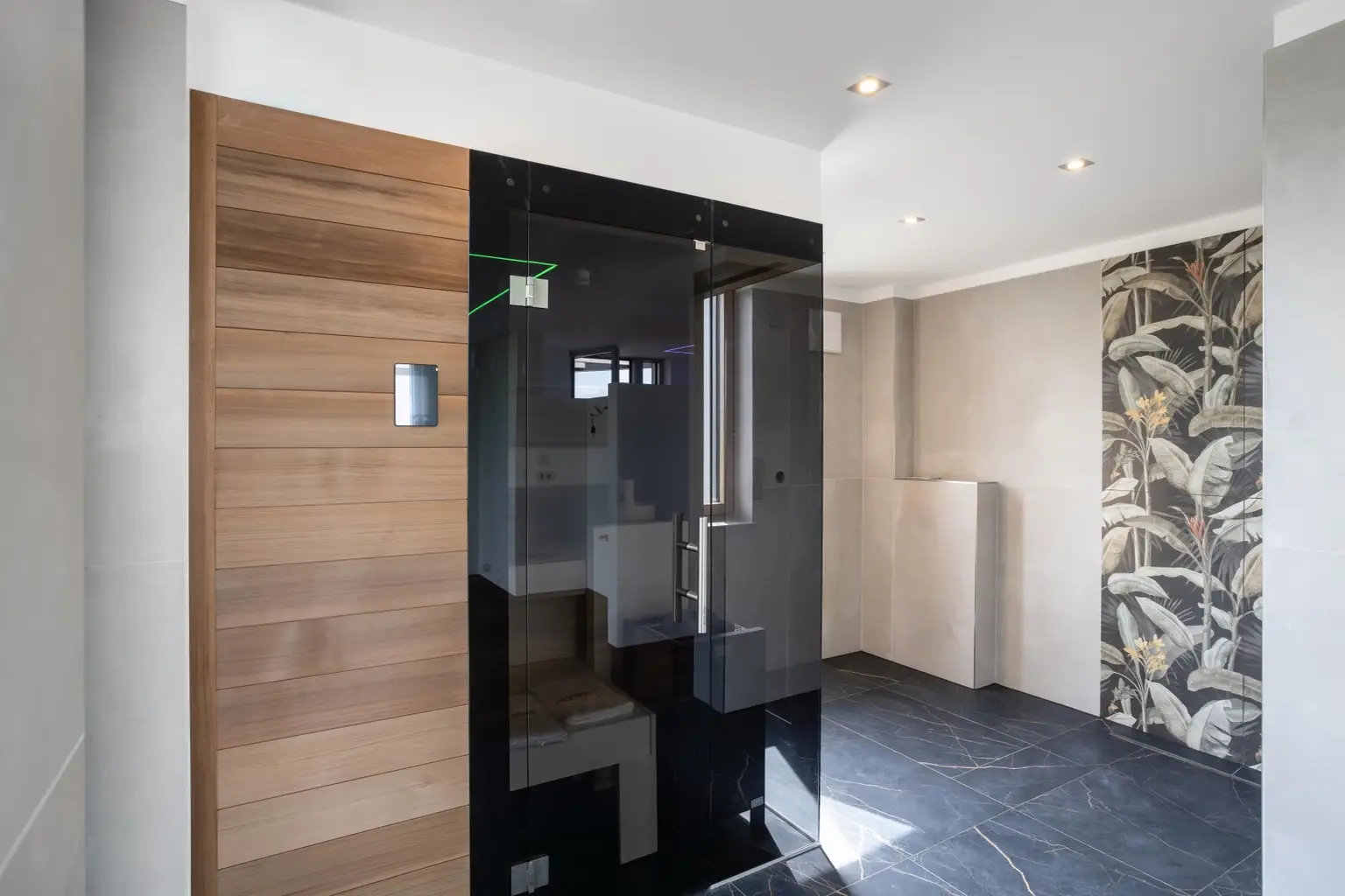 "Penthouse mit Sauna, Pools und eigenen Aufzug"