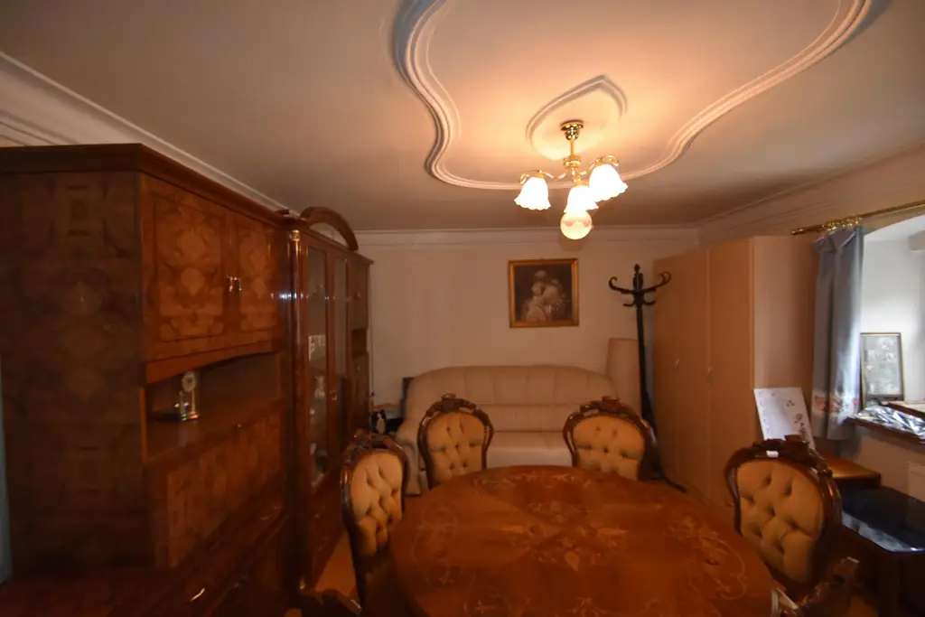 Wohnhaus mit großem Waldgrundstück