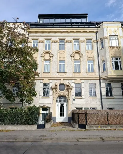 Über den Dächern von Wien – Exklusive Dachgeschoss-Maisonette mit Weitblick und direkter U4-Anbindung Unter St. Veit