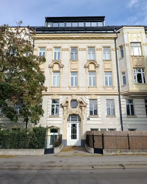 Über den Dächern von Wien – Exklusive Dachgeschoss-Maisonette mit Weitblick und direkter U4-Anbindung Unter St. Veit