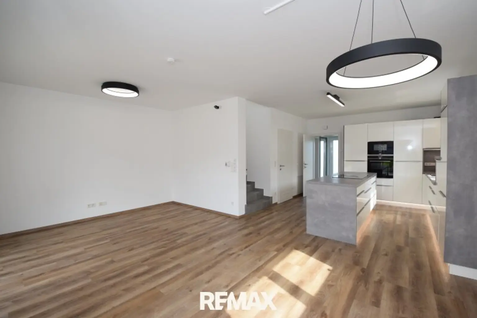 Blick vom Essbereich zur Küche