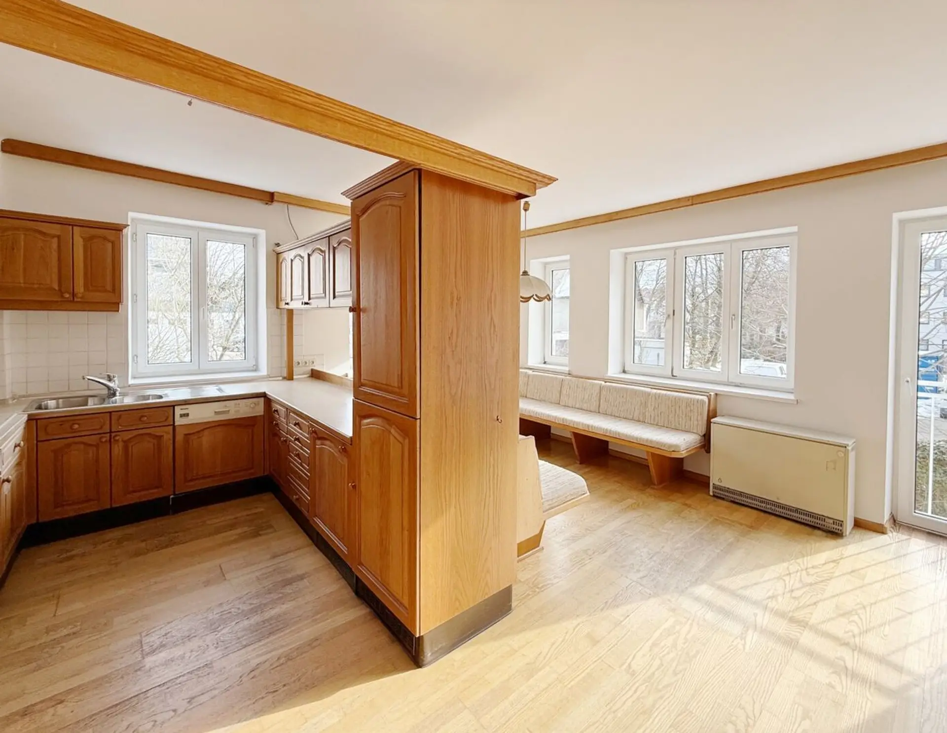 Großzügiges Wohnhaus mit 10 Zimmern Nähe Bahnhof