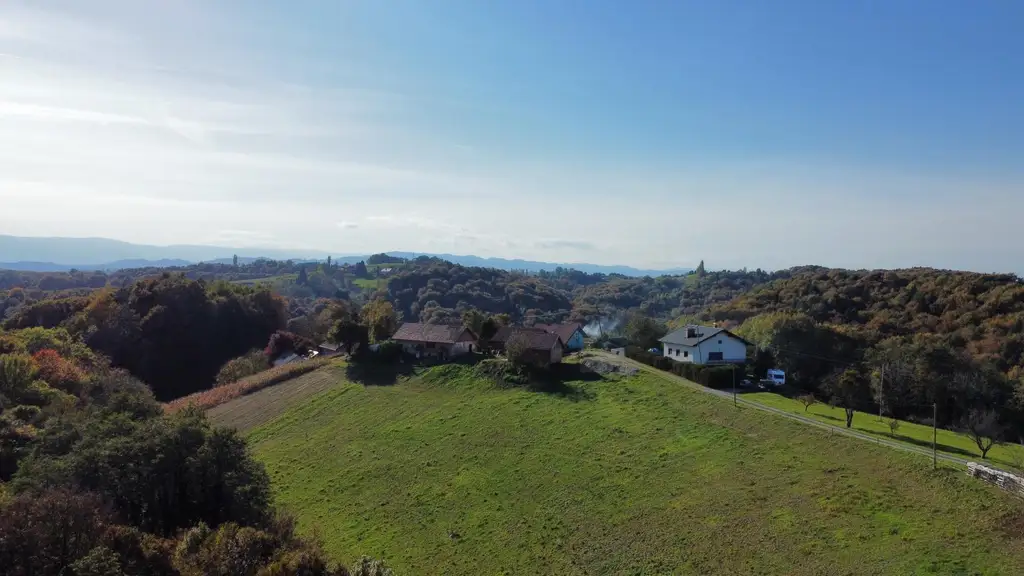 SLOWENIEN!!! Sanierungsbedürftiges Knusperhäuschen in einmaliger Aussichtslage!