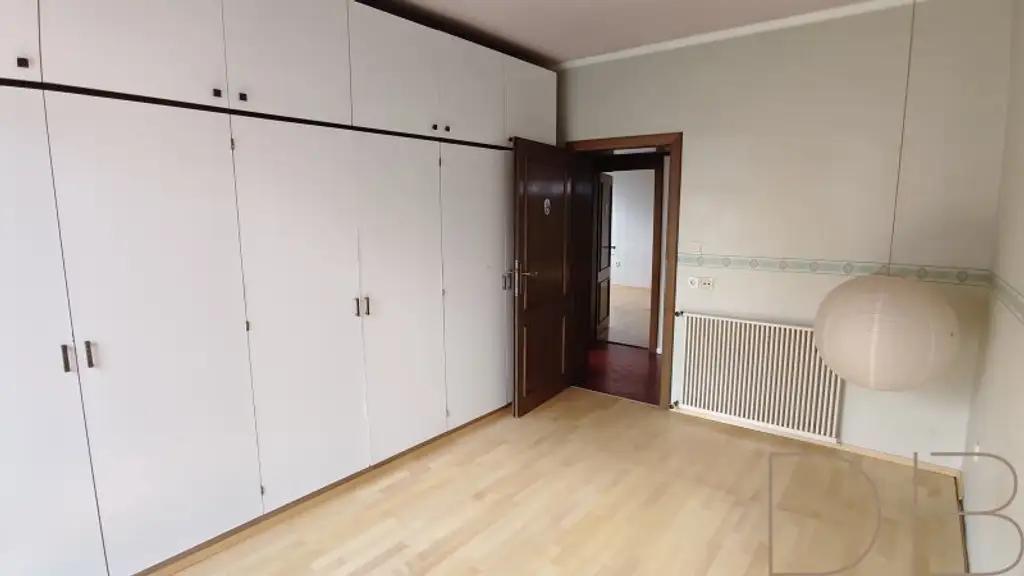 DB IMMOBILIEN | Sanierungsbedürftige 4-Zimmer-Wohnung mit südseitiger Terrasse und traumhaften Ausblick!