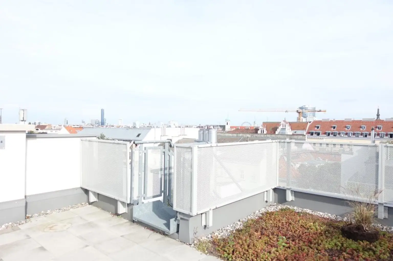 DG-Wohnung mit Traumaustattung 67m² Terrassenfläche - Grenze 1. Bezirk!!!