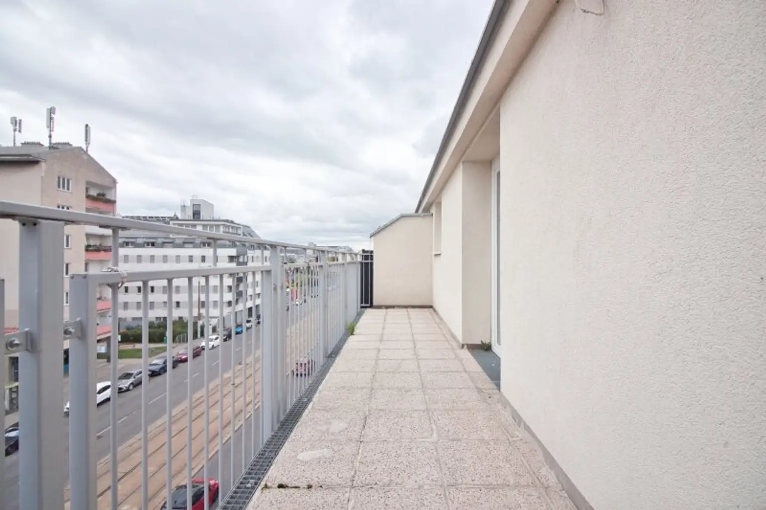 Toll geschnittene, helle 2-Zimmer-Wohnung mit viel Potential | riesige Terrasse | separierte Küche