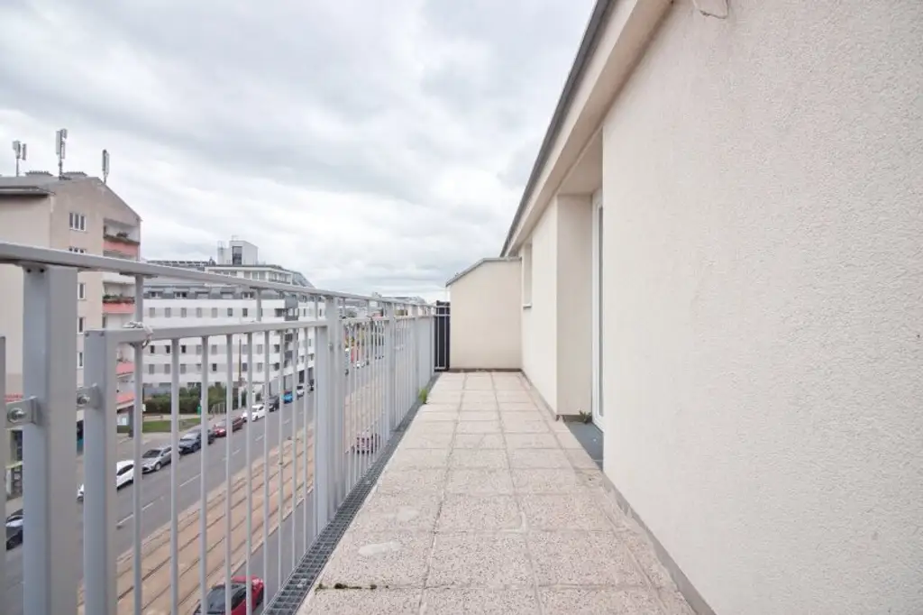 Toll geschnittene, helle 2-Zimmer-Wohnung mit viel Potential | riesige Terrasse | separierte Küche