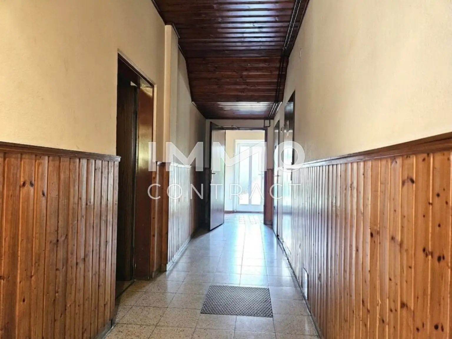 Vorraum zu den Toiletten 1