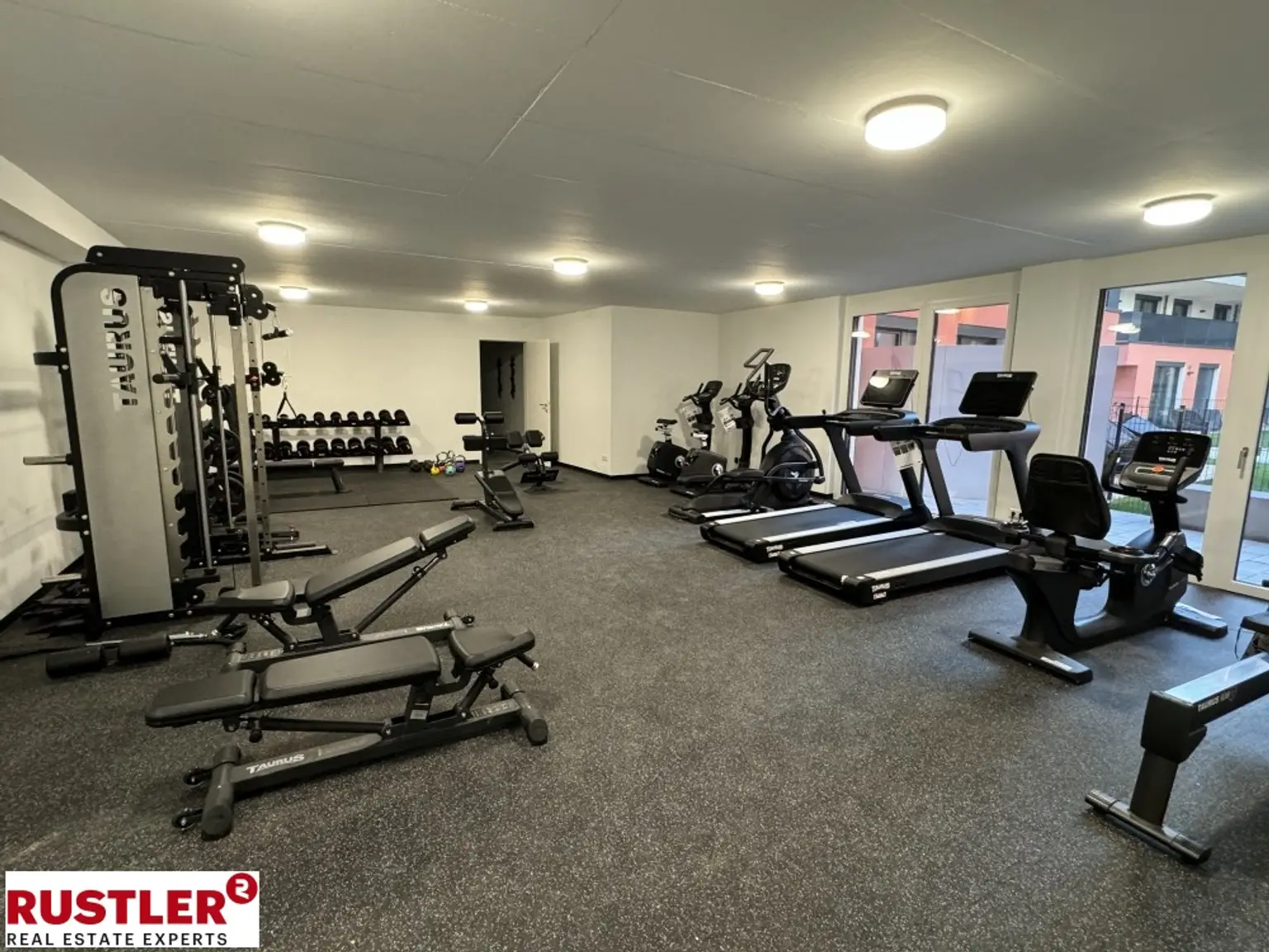 **ATTEMSGARTEN - HOCHWERTIGE 4 Zi WOHNUNG INKL. KÜCHE - 2 TERRASSEN - 2 BÄDER UND FITNESS**