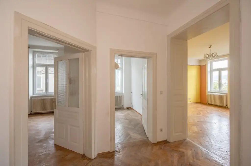 ++1140++ sanierungsbedürftige 3,5 Zimmer Wohnung in Stilvilla! idyllischer Garten!